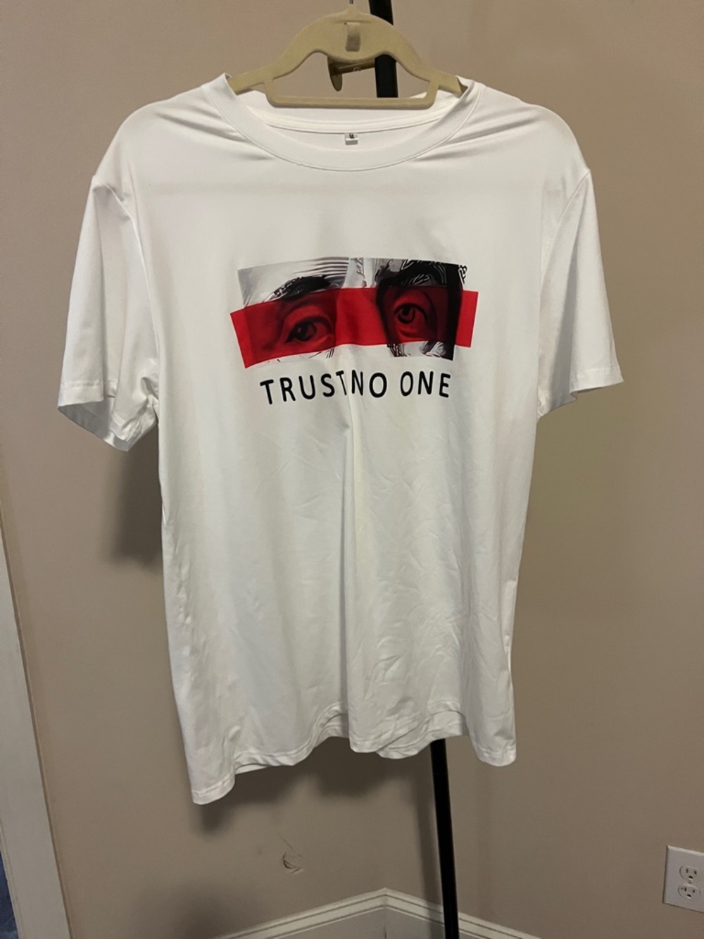SXV STYLE Men's Oversized T-Shirt, “Trust No One” Graphic Print,  Size M